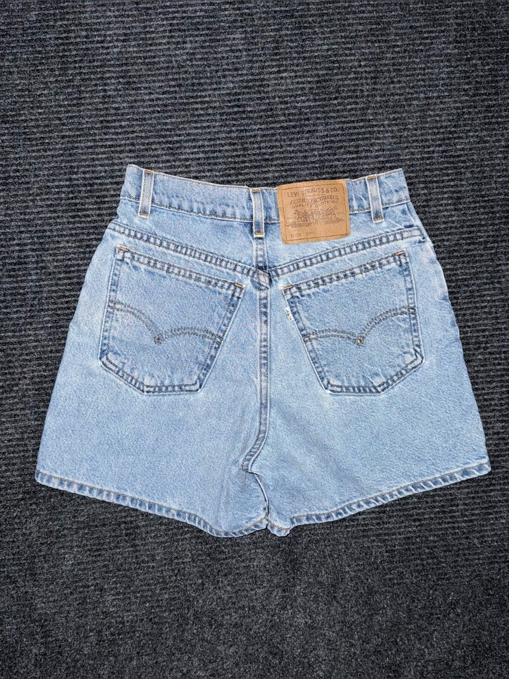 Vintage 90s Levi’s 912 White Tab Denim Shorts 6 P / 25 Light Wash USA Made Jorts